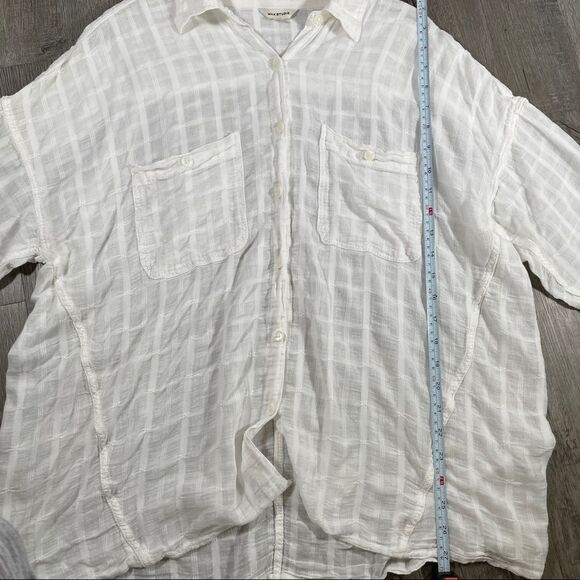 Max Studio Lightweight Short Sleeve Button-Down Shirt - Picture 5 of 11